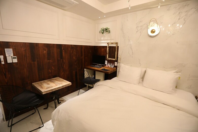 February Hotel Sinho