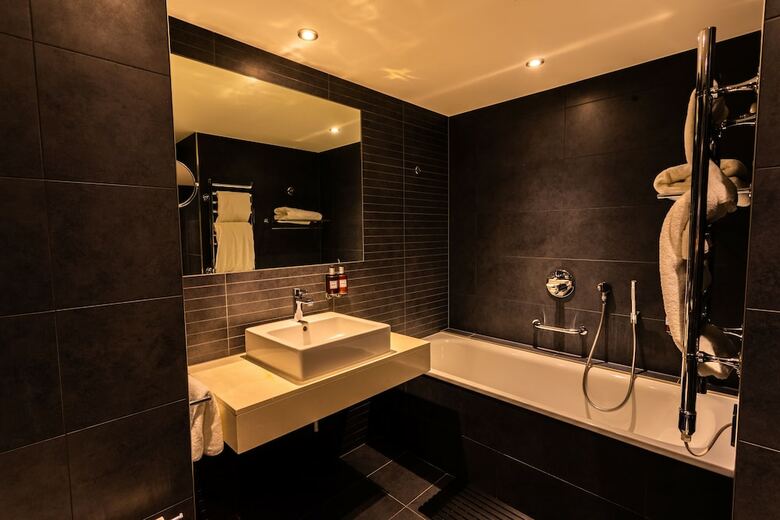 Guildford Harbour Hotel