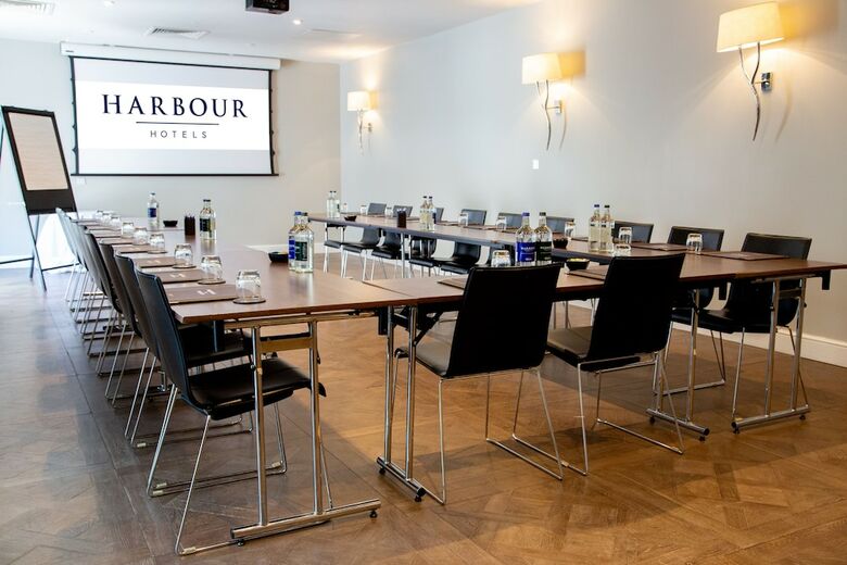 Guildford Harbour Hotel