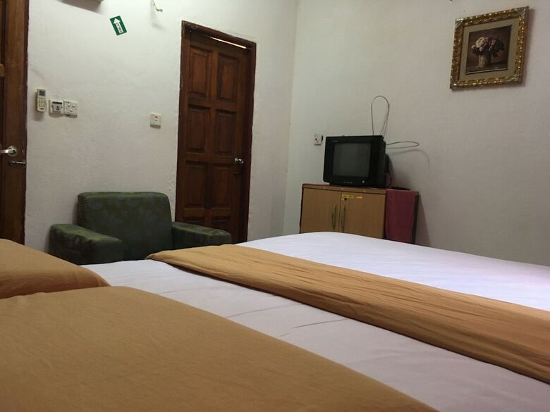 Hotel Oyo 89653 Anisaa Inn