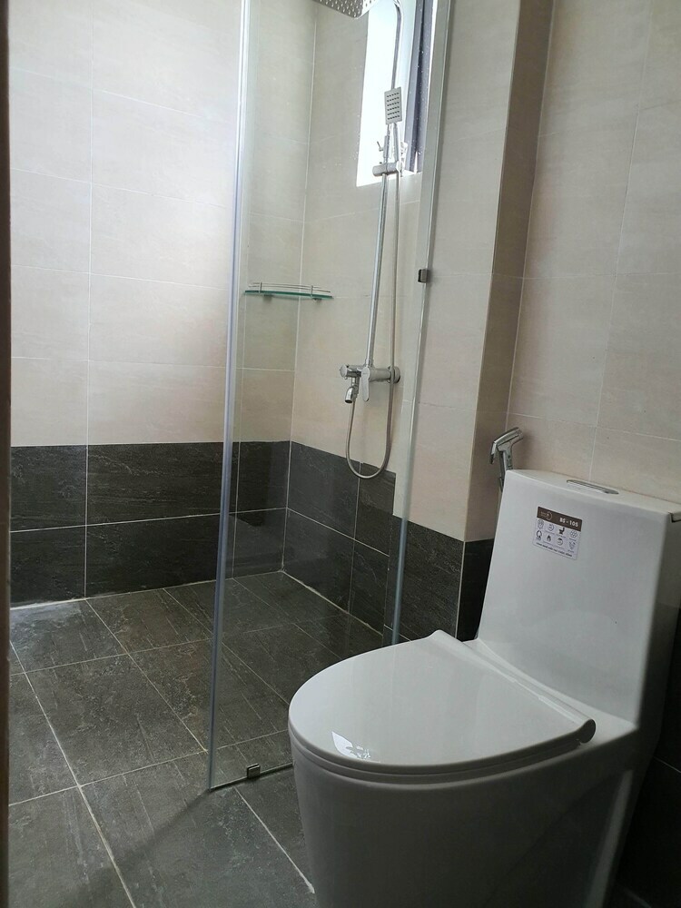 Oyo 747 Quynh Hoa Hotel