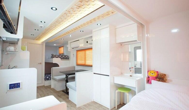 Flower Caravan Pension