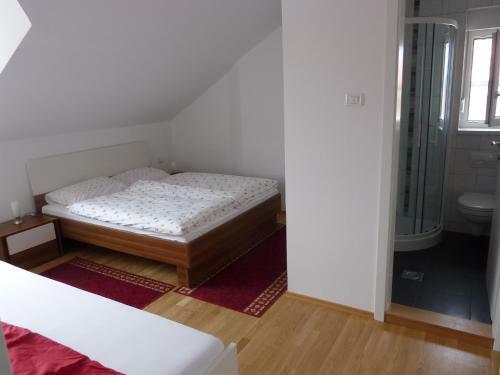 Hostal Guesthouse Mira G.