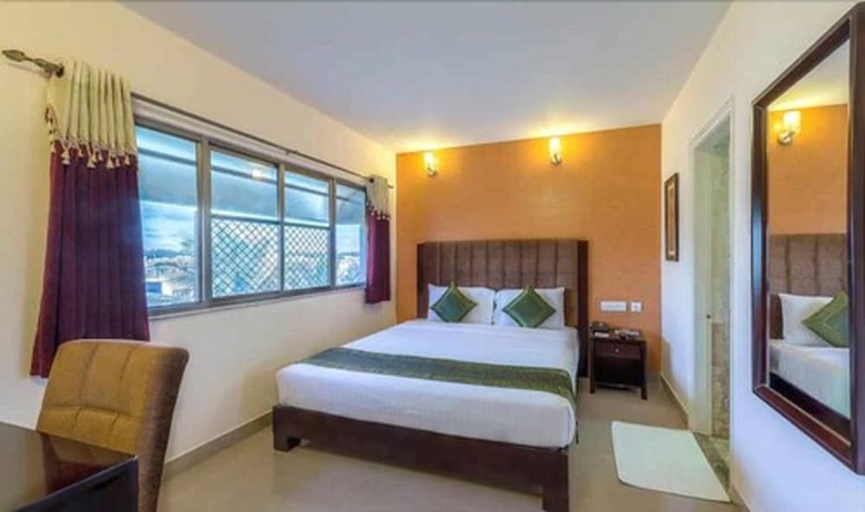 Hotel Crystal Castle
