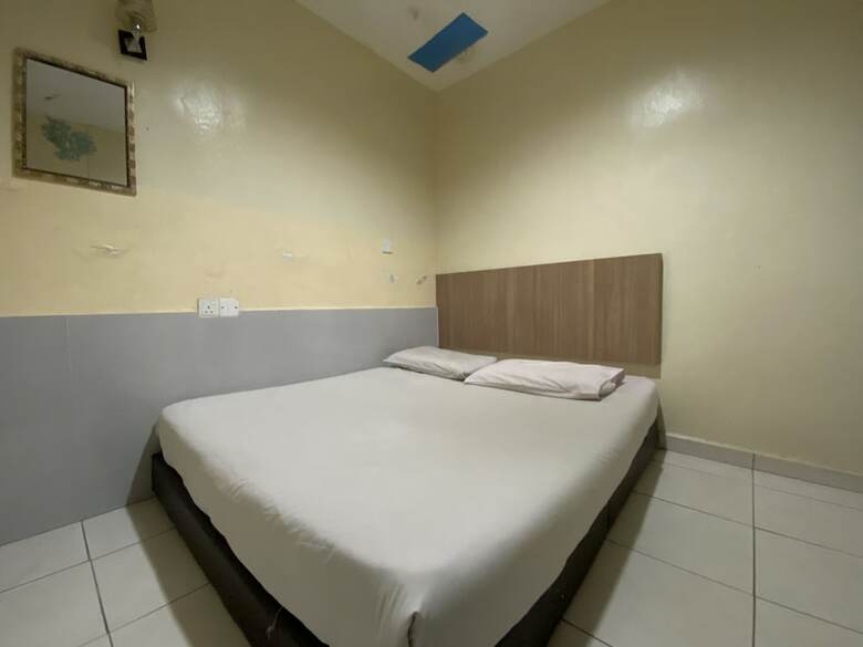 Oyo 89760 Harmoni Inn Hotel