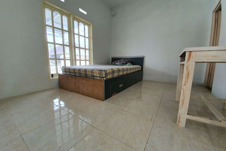 Hostal Oyo 2198 Fatima Guest House Syariah