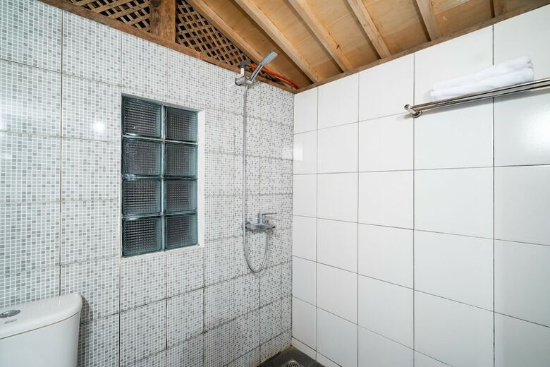 Hostal Oyo 2393 Omahe Nawung
