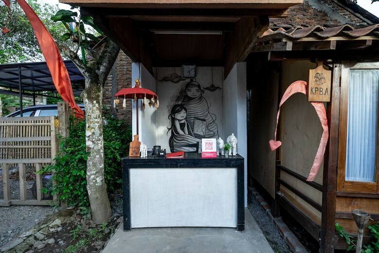 Hostal Oyo 2393 Omahe Nawung