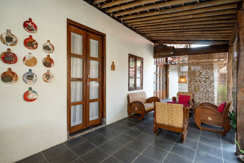 Hostal Oyo 2393 Omahe Nawung