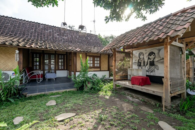 Hostal Oyo 2393 Omahe Nawung