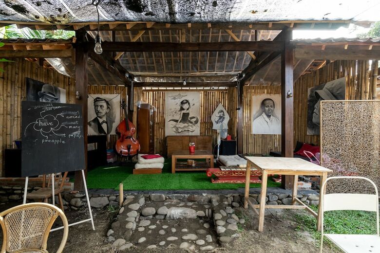Hostal Oyo 2393 Omahe Nawung