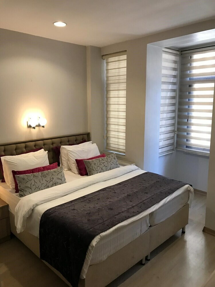 Port Di Pera Hotel
