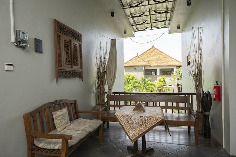 Hostal Oyo 2417 Panen House