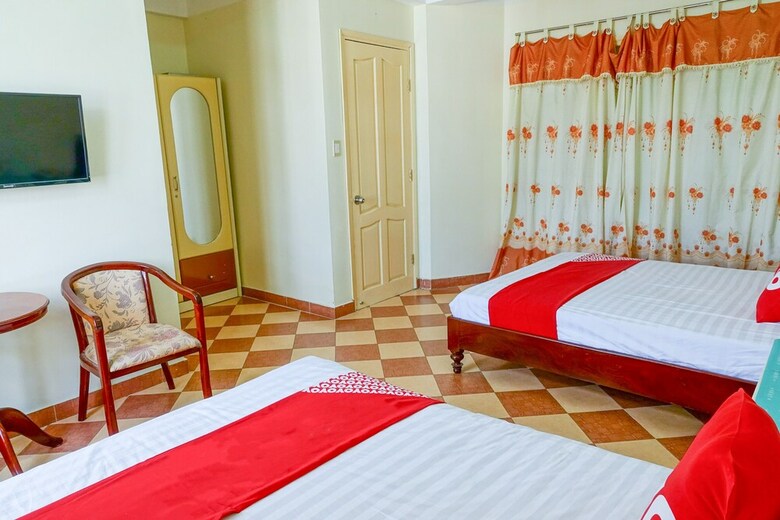Oyo 827 Bach Duong Hotel
