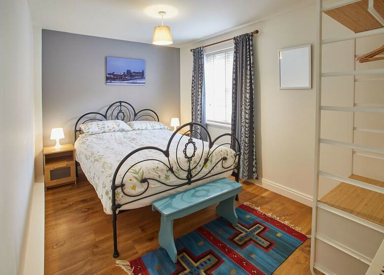 Whitehall 1 Apartment