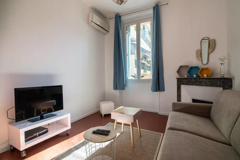 Pleasant Apartment With A Terrace - Cannes City Centre