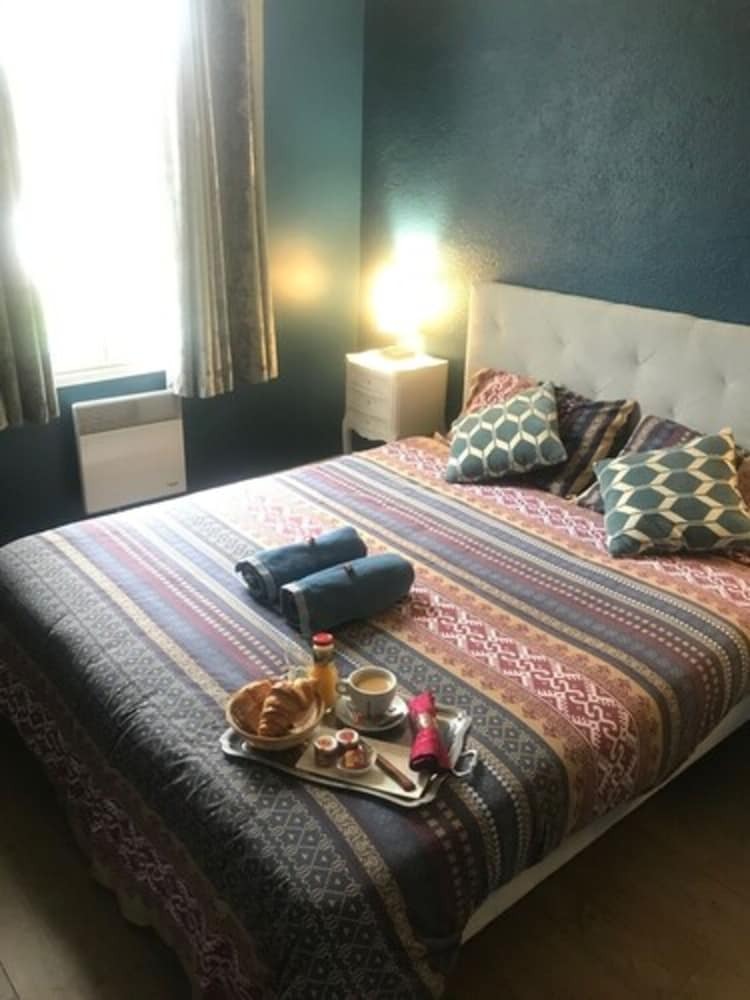 Hotel Le Roches De Merry