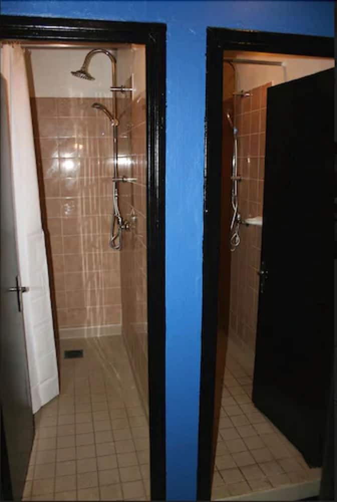 Hotel Le Roches De Merry