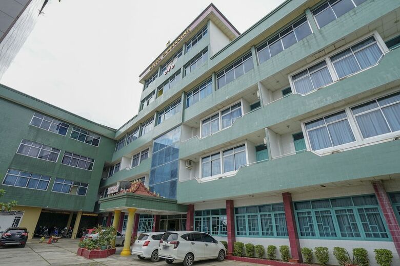 Hostal Oyo 1389 Hotel Carissima