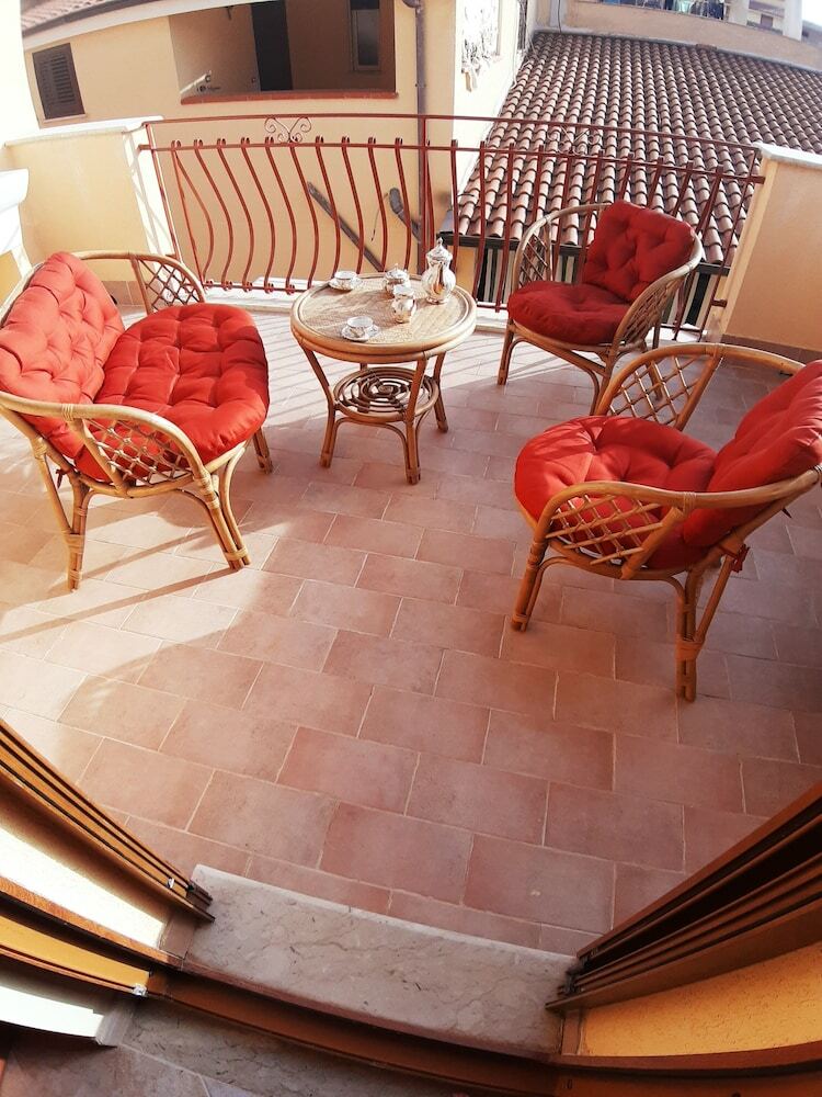 Sunshine Apartments