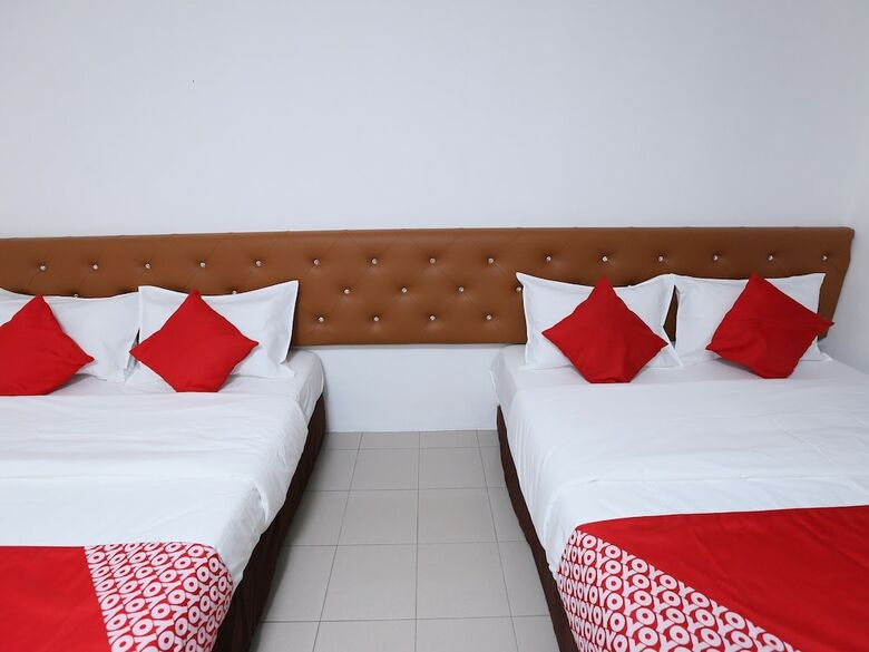 Oyo 89672 Eg Hotel Jj