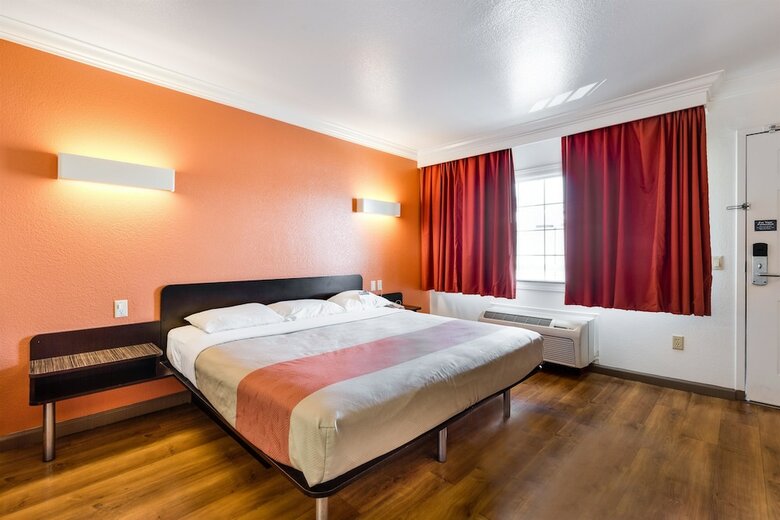 Motel 6 San Jose Convention Center