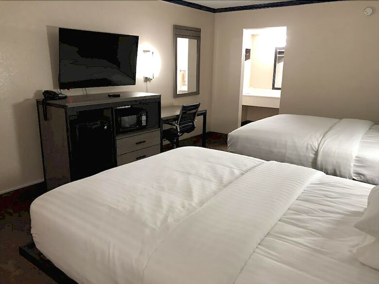 Motel Travelers Inn & Suites