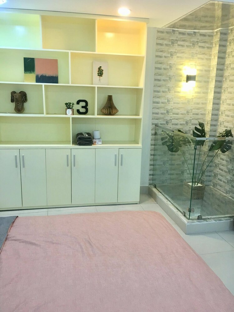 Hotel 1993's House