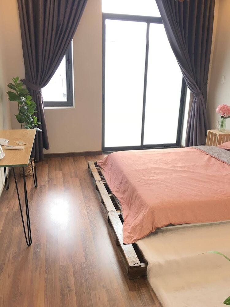 Hotel 1993's House