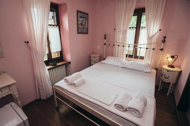 Hotel Guesthouse Ellis