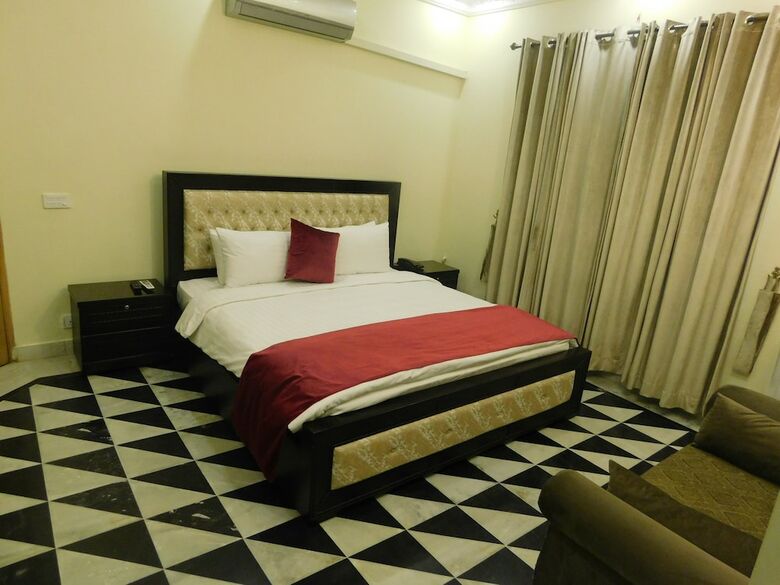 Hotel White House