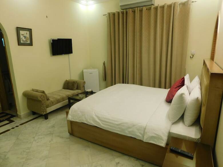 Hotel White House