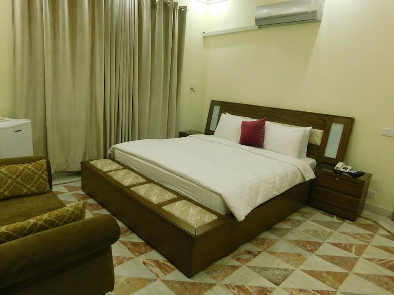 Hotel White House
