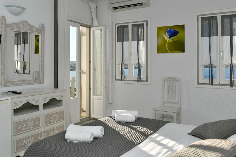 Hotel Parian Lithos