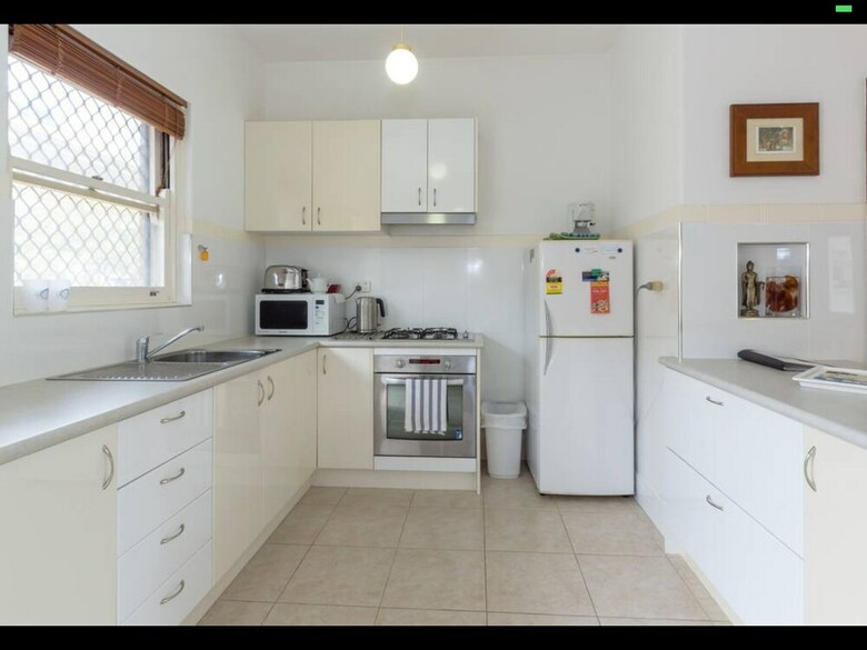 Apartamentos B6 Cafes And Restaurants Close To Uwa