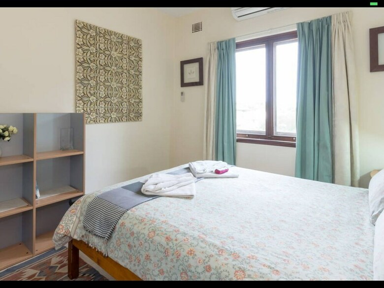 Apartamentos B6 Cafes And Restaurants Close To Uwa