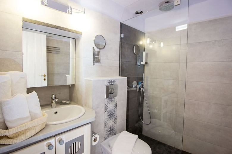 Allure Breeze Suites