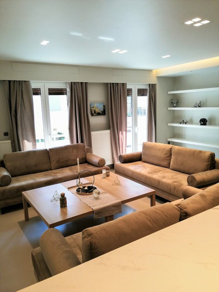 Luxurious Apartment In Acropolis