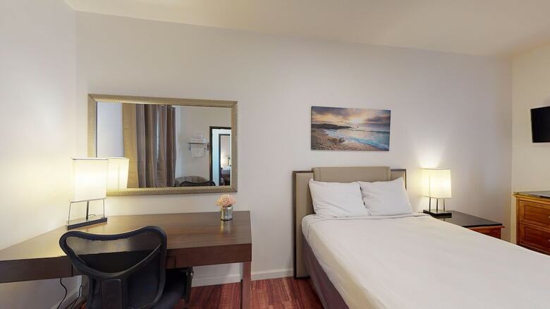 Hostal Anchor Pointe Inn