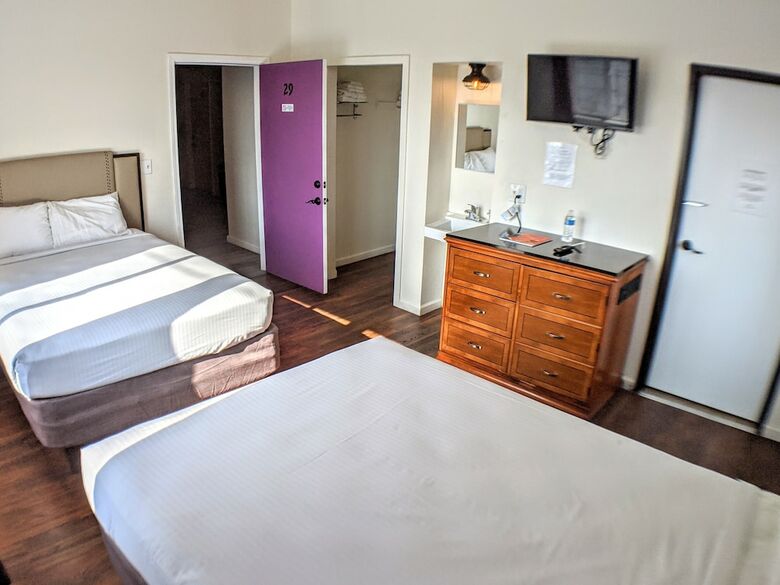 Hostal Anchor Pointe Inn