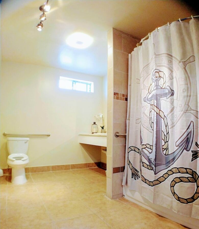 Hostal Anchor Pointe Inn