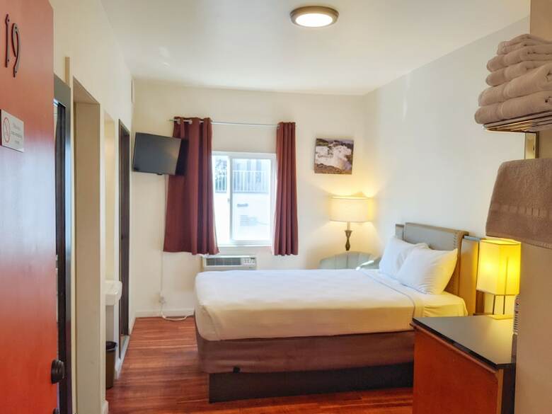 Hostal Anchor Pointe Inn