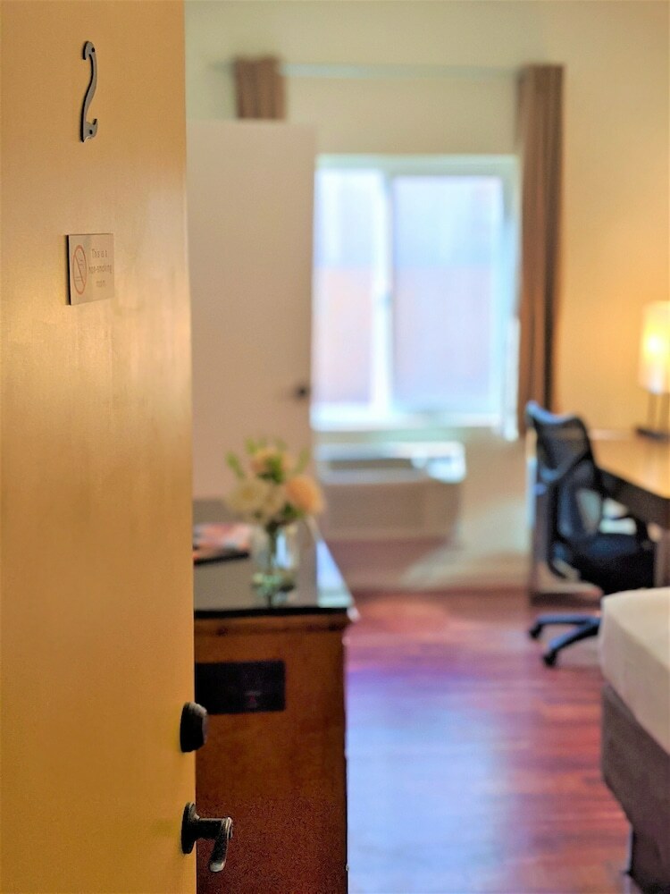 Hostal Anchor Pointe Inn