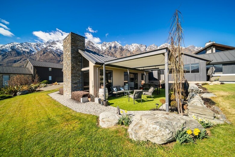 Perfect Getaway Overlooking Golf Resort