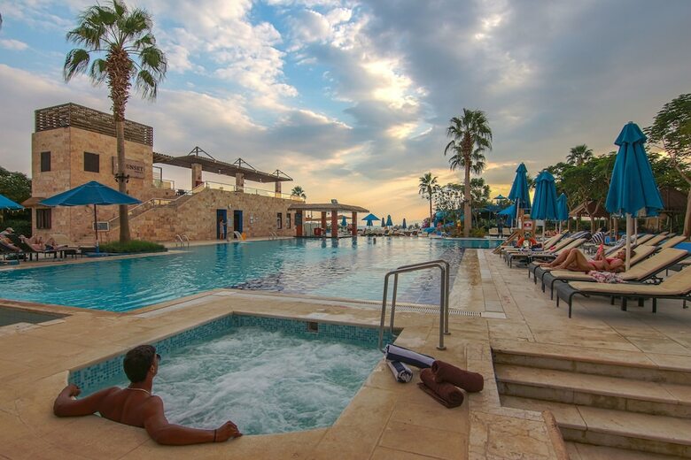 Hotel Ramada Resort By Wyndham Dead Sea