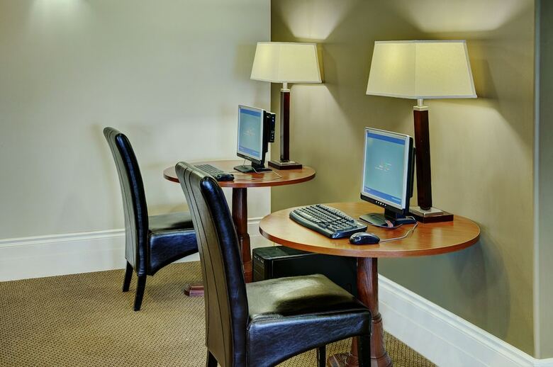 Hotel Lakeview Inns & Suites - Edson Airport