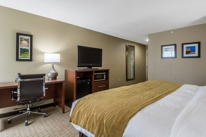 Motel Comfort Inn Near Barefoot Landing