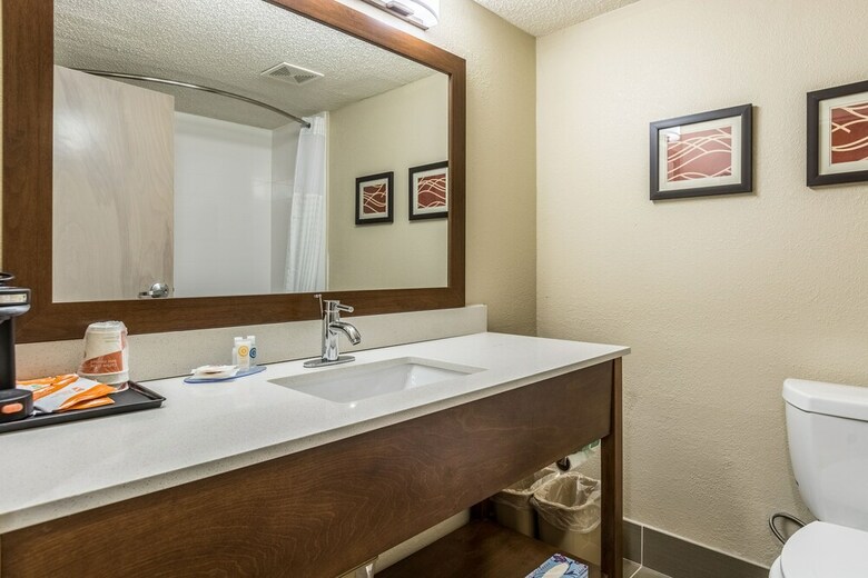Motel Comfort Inn Near Barefoot Landing