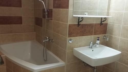 Hostal Vila House Family