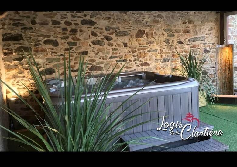 Hotel Logis de La Clarti�re